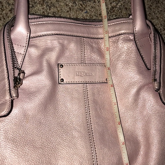 Authentic Alexander McQueen Lambskin de manta😍 - Picture 3 of 8